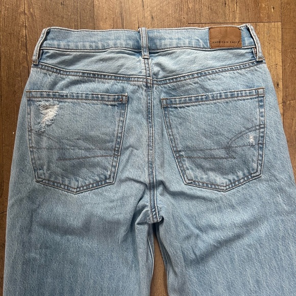 American Eagle 90s Straight Jeans Light Wash Distressed Ripped Denim Size 2 Long - Picture 10 of 12